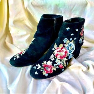 White House Black Market Embroidered Floral Ankle Booties Womens Size 7.5